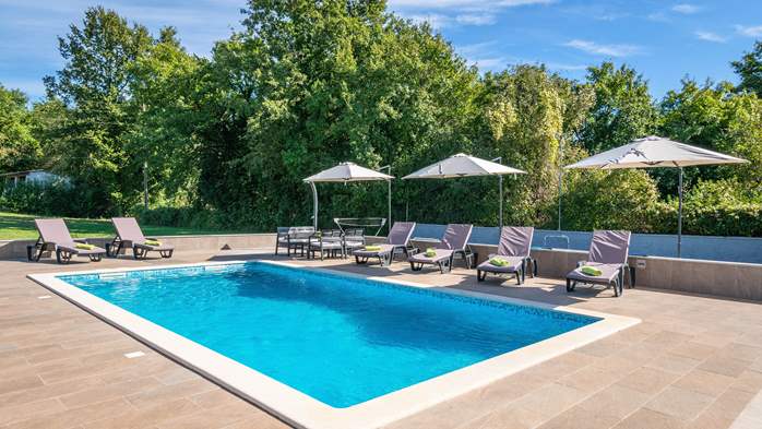 Casa vacanze con piscina privata con idromassaggio e parco giochi, 1