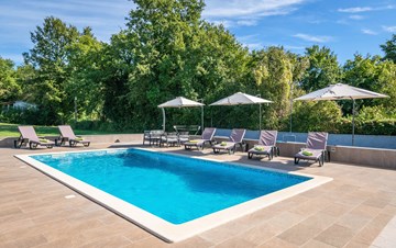 Casa vacanze con piscina privata con idromassaggio e parco giochi