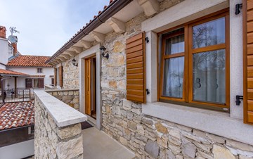 Traditional Istrian stone house with accomodation in rooms
