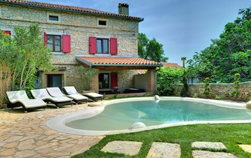 Villa in Ližnjan mit Pool mit Geysir und Whirlpool,Sonnenterrasse