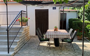 Holiday house in Pula with covered terrace and air conditioning