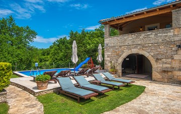 Luxuriös ausgestattete Villa mit Privater Pool neben Žminj