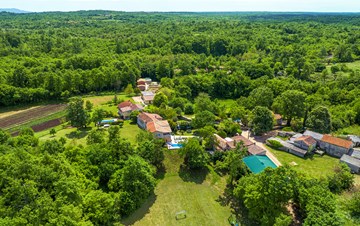 Villa lussuosamente arredata con piscina privata vicino a Žminj