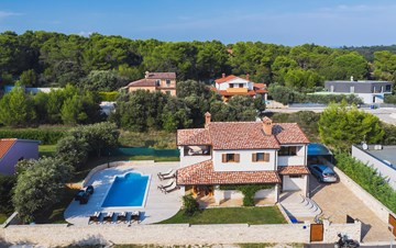 Charming stone villa in Medulin with private pool and sun terrace