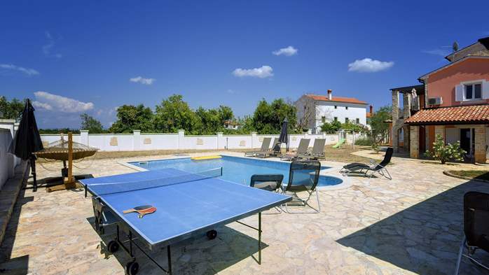 Two villas with two swimming pools and jacuzzi, WiFi, playground, 5
