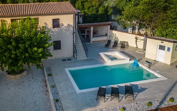 Graziosa casa a Fažana con grande giardino e piscina privata