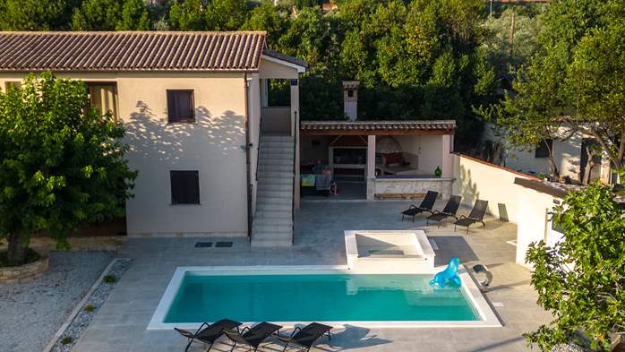 Gemütlich eingerichtetes Haus in Fažana mit mit privatem Pool, 1