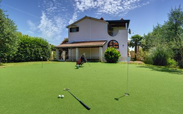 Villa in Ližnjan for golf lovers, with private pool