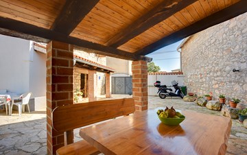 Traditional istrian stone house in Medulin with free WiFi and AC