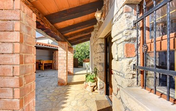Traditional istrian stone house in Medulin with free WiFi and AC
