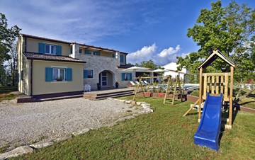 Villa with pool, sauna and kids playground for 12 persons