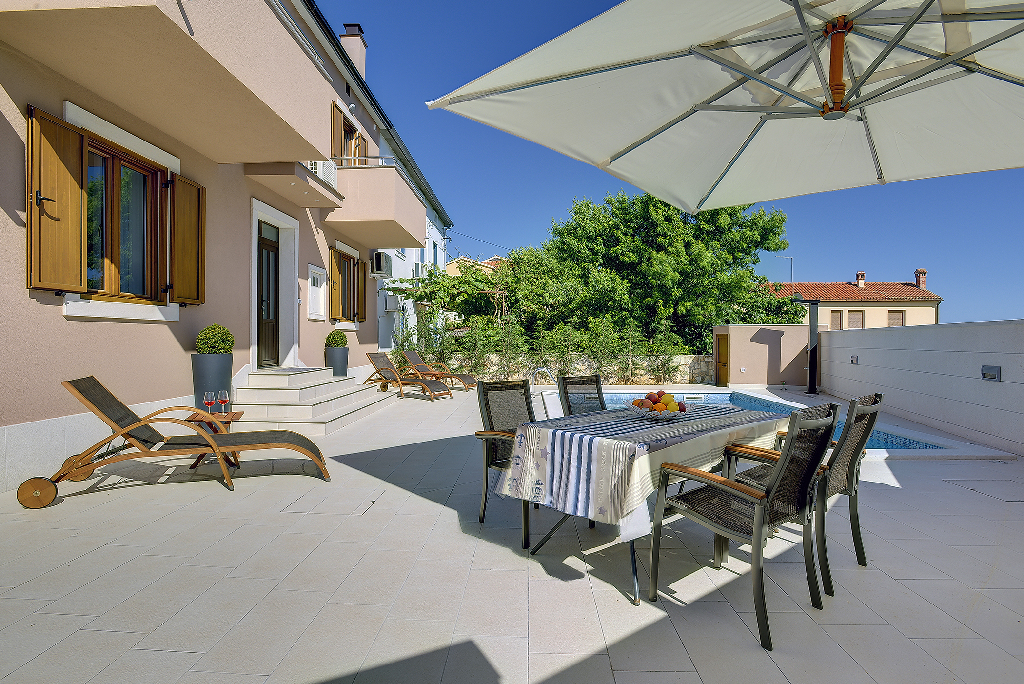 Moderno uređena vila s bazenom u Ližnjanu, ljubimci dobrodošli