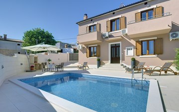 Modern villa with pool in Ližnjan, Wi-Fi, pets allowed