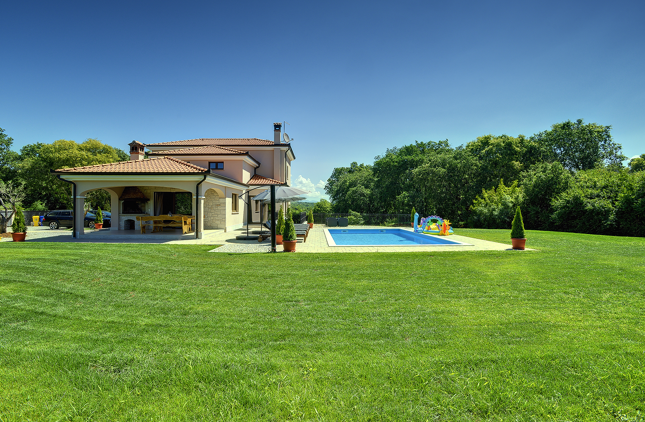 Beautiful villa on two floors with private pool, billiards, Wi-Fi