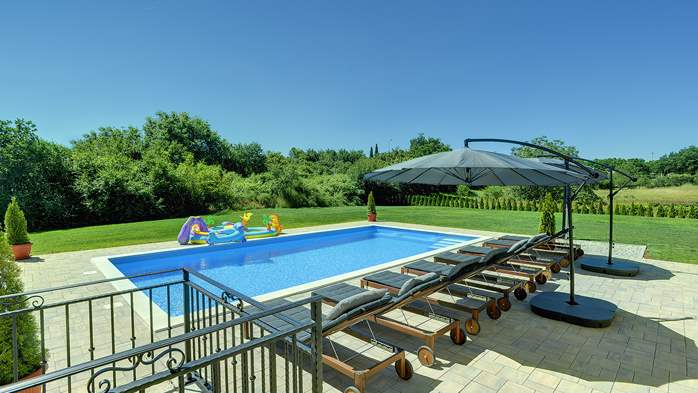 Schöne Villa auf zwei Etagen mit privatem Pool, Billard, Wi-Fi, 9