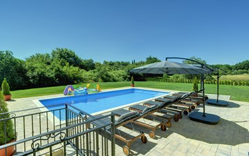 Beautiful villa on two floors with private pool, billiards, Wi-Fi