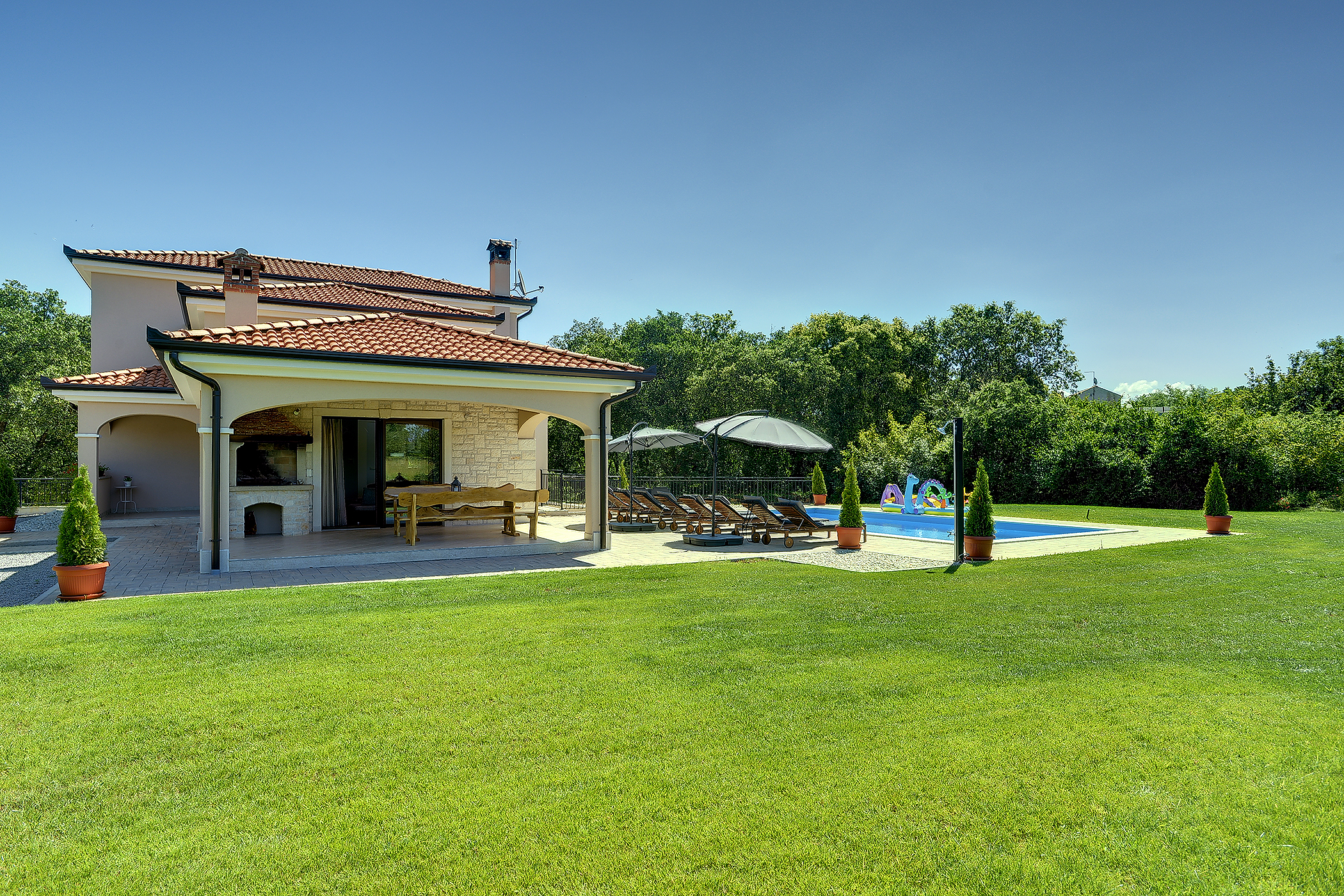 Beautiful villa on two floors with private pool, billiards, Wi-Fi