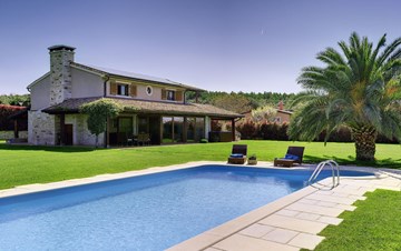 Villa in Pomer, private pool with whirlpool, big lawn, volleyball