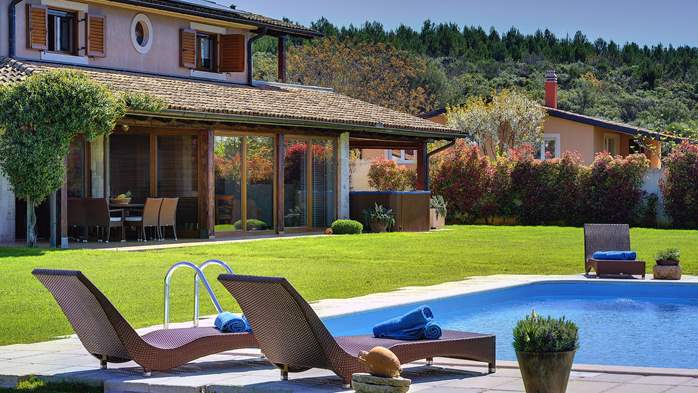 Villa a Pomer, piscina privata con idromassaggio, 2