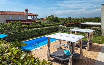 Modern villa with private pool and sun terrace close to Novigrad