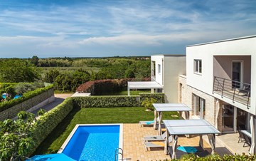 Villa moderna con piscina privata e terrazza vicino a Novigrad