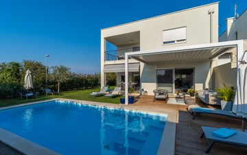 Villa mit Pool, Terrasse, für 6 bis  8 Personen, neben Novigrad