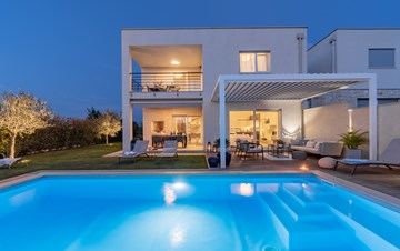 Villa with pool, terrace, for 6 to 8 persons, near Novigrad