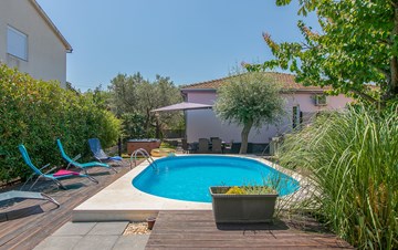 Holiday home with private pool in Štinjan, Wi-Fi, BBQ