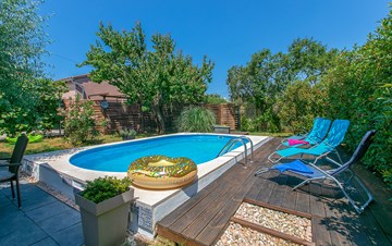 Holiday home with private pool in Štinjan, Wi-Fi, BBQ
