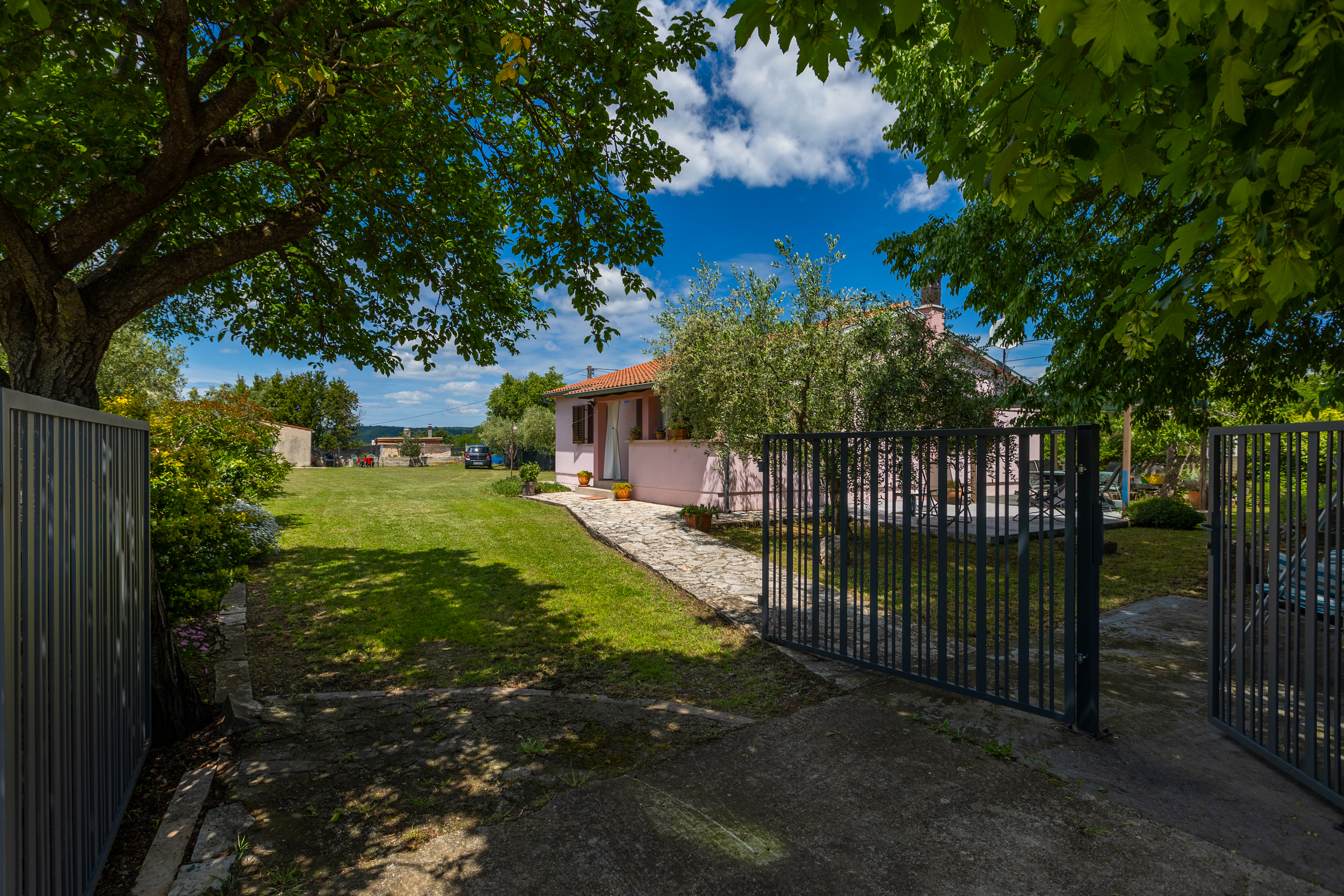 Lovely holiday house in Rakalj for 5 persons, BBQ, WiFi