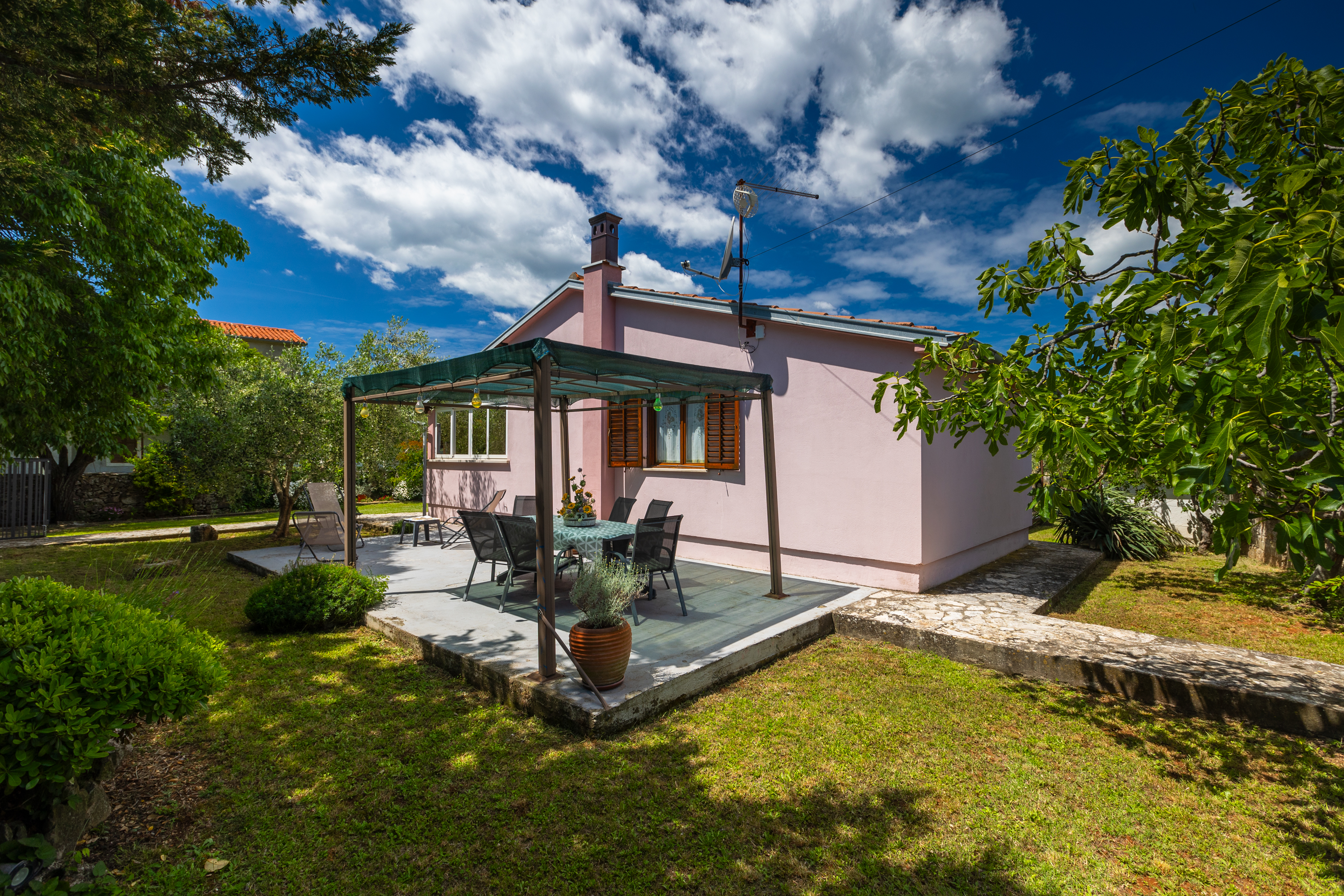 Lovely holiday house in Rakalj for 5 persons, BBQ, WiFi