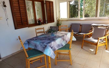 Bella casa vacanze a Rakalj per 5 persone, BBQ, Wi-Fi