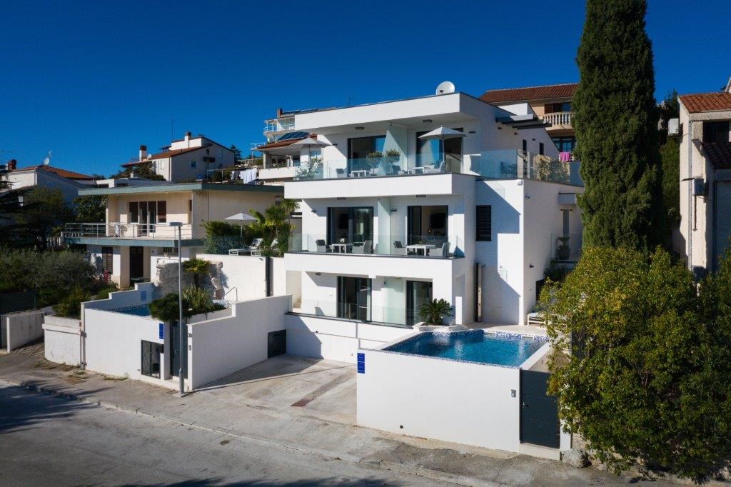 Luxuriös Villa nur 30 m vom Meer entfernt, privater Pool, Grill