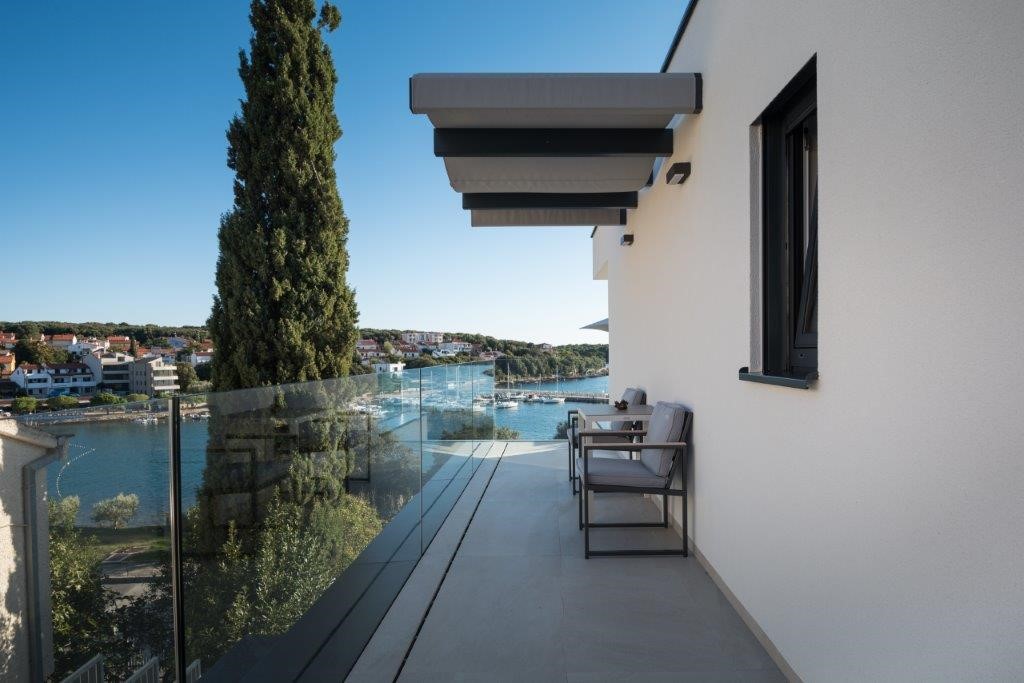 Luxuriös Villa nur 30 m vom Meer entfernt, privater Pool, Grill