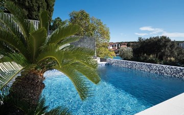 Luxuriös Villa nur 30 m vom Meer entfernt, privater Pool, Grill