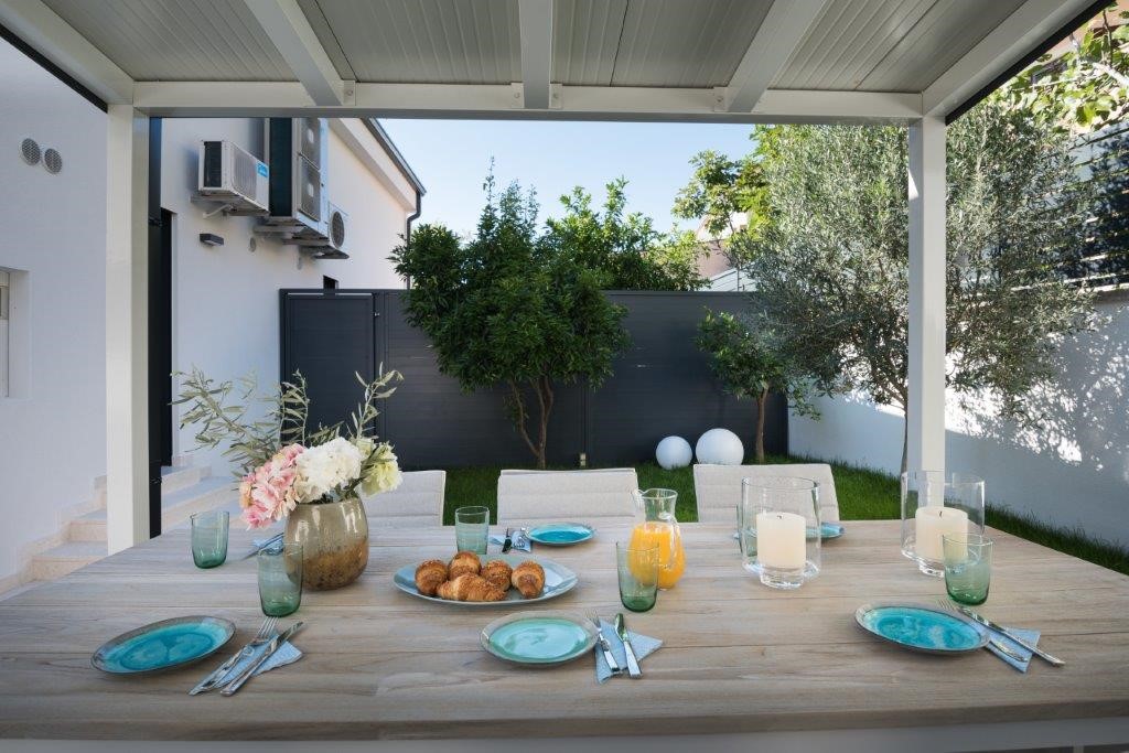 Luxuriös Villa nur 30 m vom Meer entfernt, privater Pool, Grill