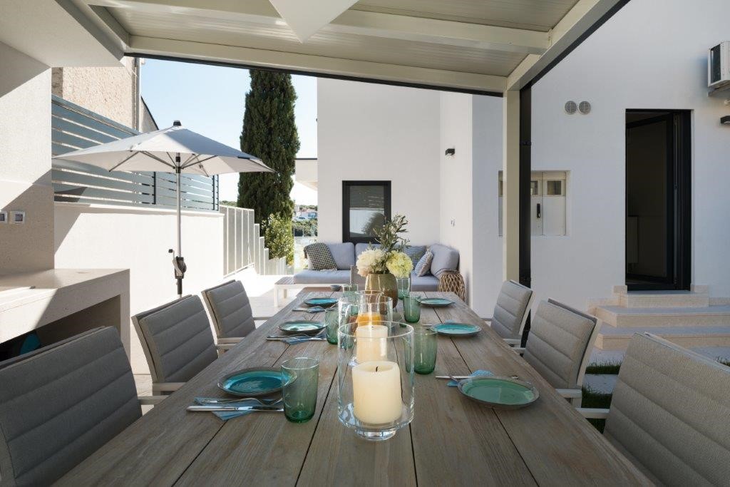 Luxuriös Villa nur 30 m vom Meer entfernt, privater Pool, Grill