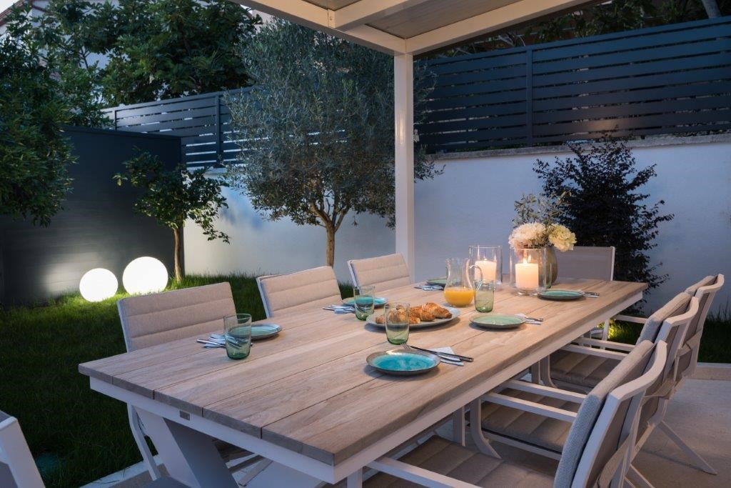 Luxuriös Villa nur 30 m vom Meer entfernt, privater Pool, Grill