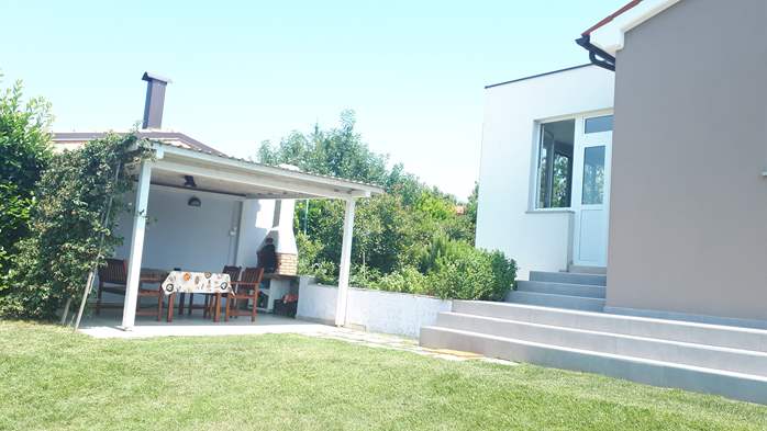 Holiday house in Pula on a quiet location, two bedrooms, Wi-Fi, 5