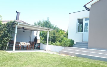 Holiday house in Pula on a quiet location, two bedrooms, Wi-Fi