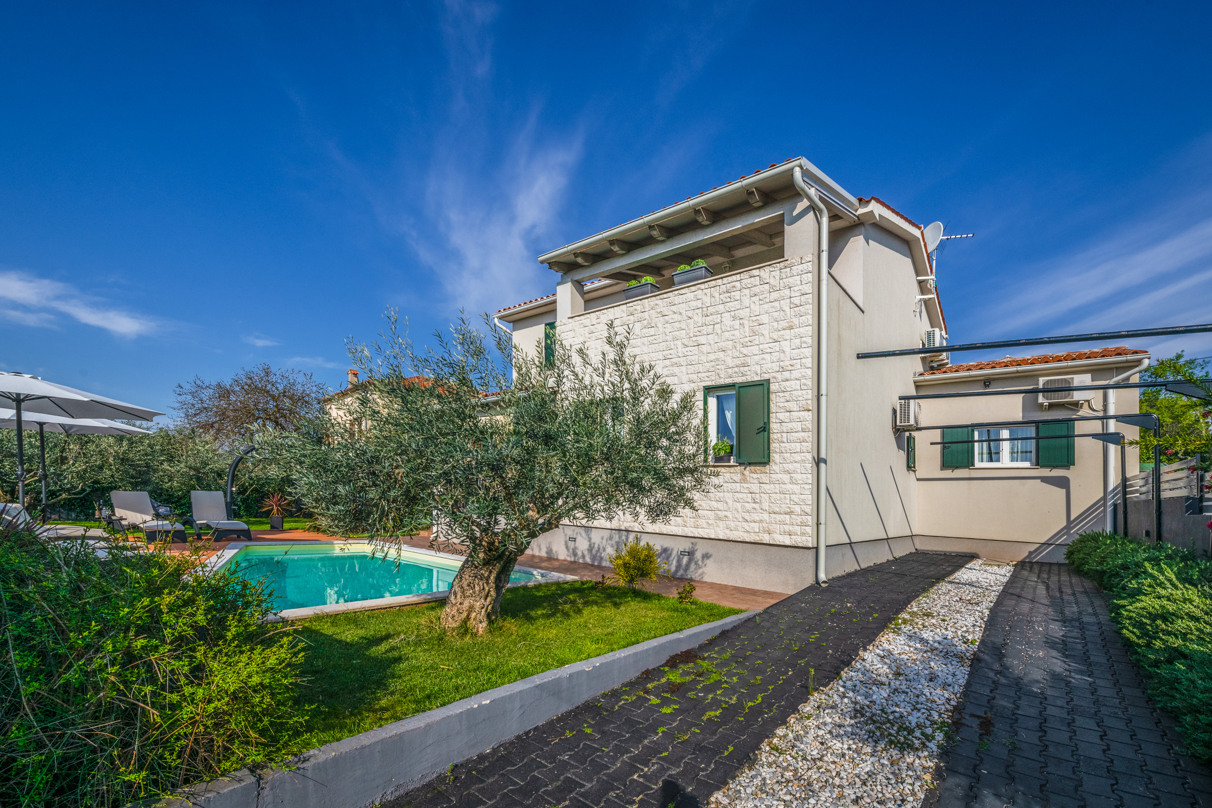 Rustical and charming villa in Krnica with pool, outdoor kitchen