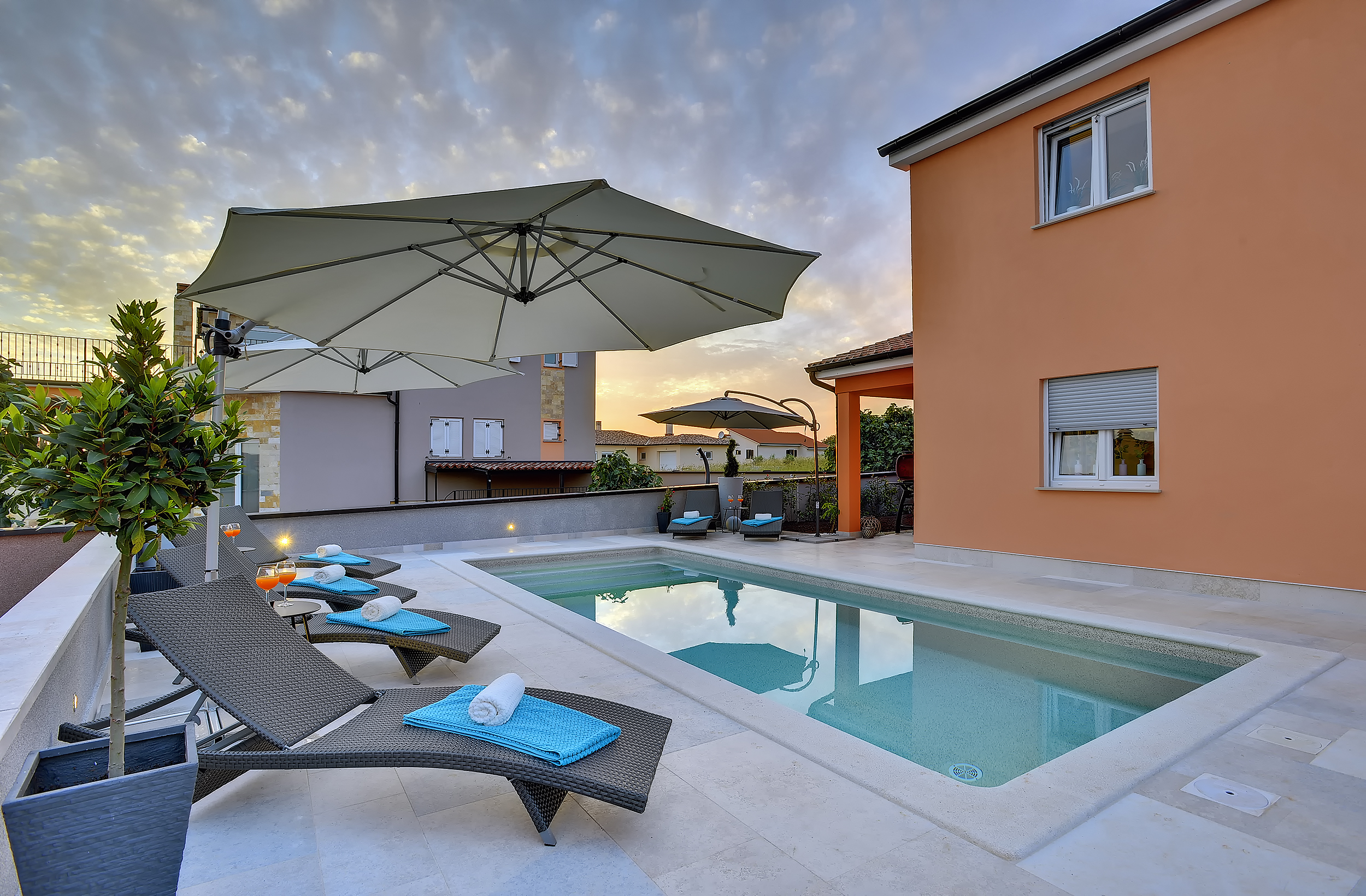 New villa on two floors with heated pool, terrace, WiFi, BBQ