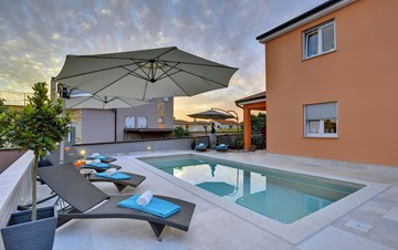 Villa di nuova costruzione con piscina riscaldata, terrazza,Wi-Fi