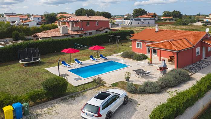 Villa con piscina, parco giochi e terrazza in una zona tranquilla, 16