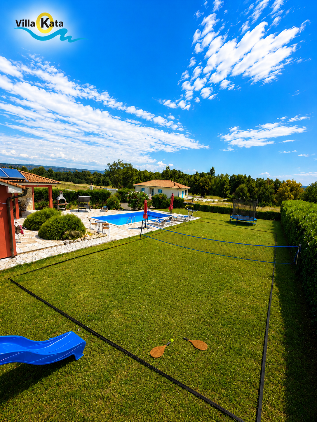 Villa con piscina, parco giochi e terrazza in una zona tranquilla