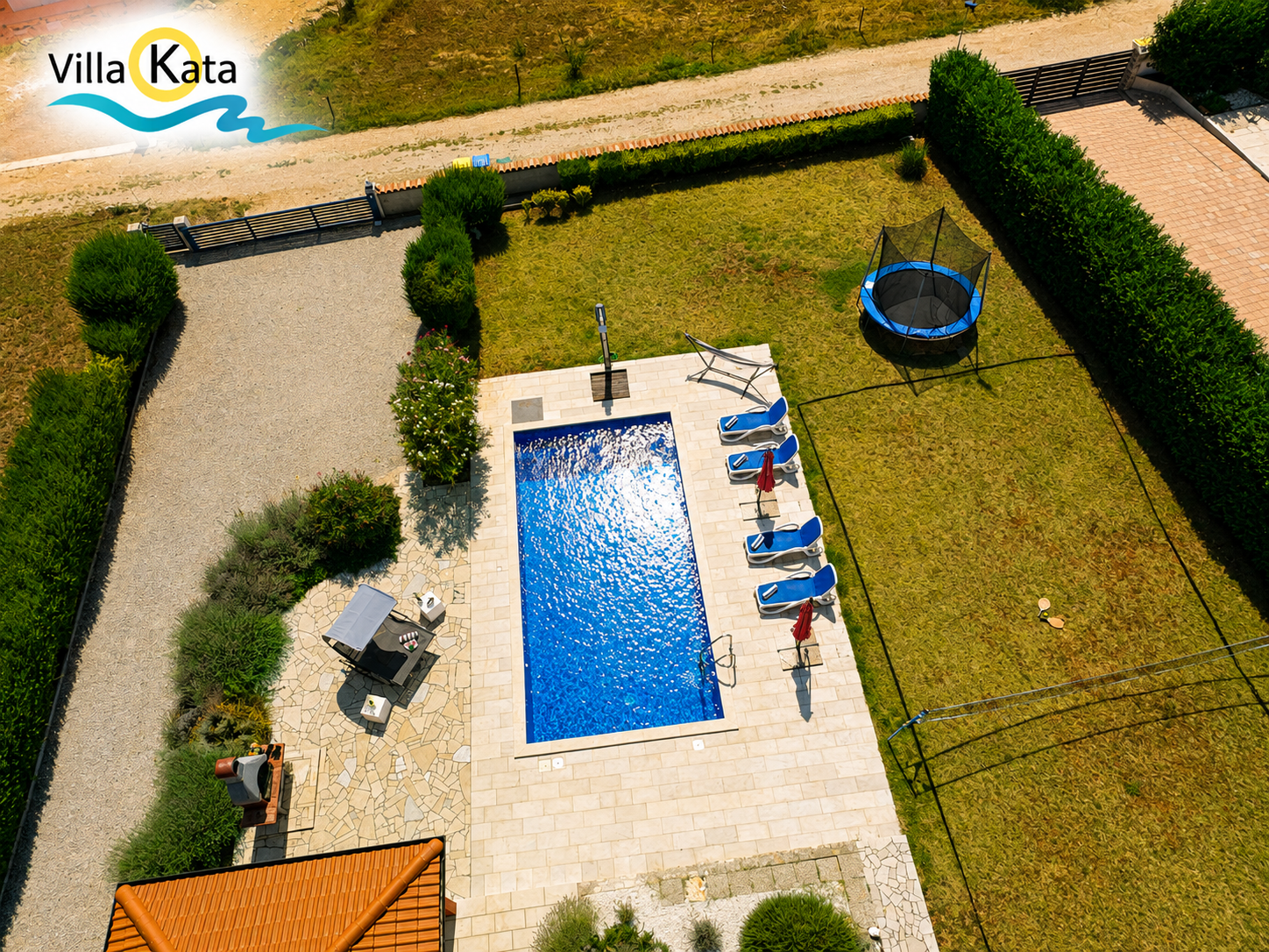 Villa con piscina, parco giochi e terrazza in una zona tranquilla
