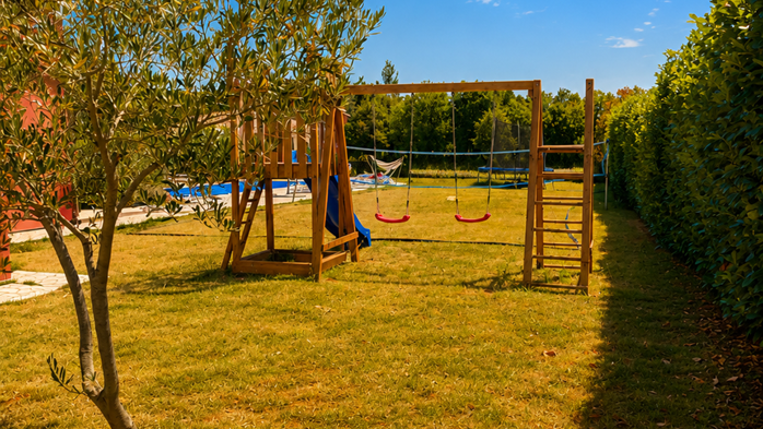 Villa with pool, playground and sun terrace on a quiet location, 18