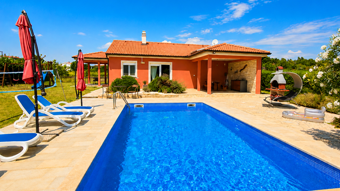 Villa with pool, playground and sun terrace on a quiet location, 6