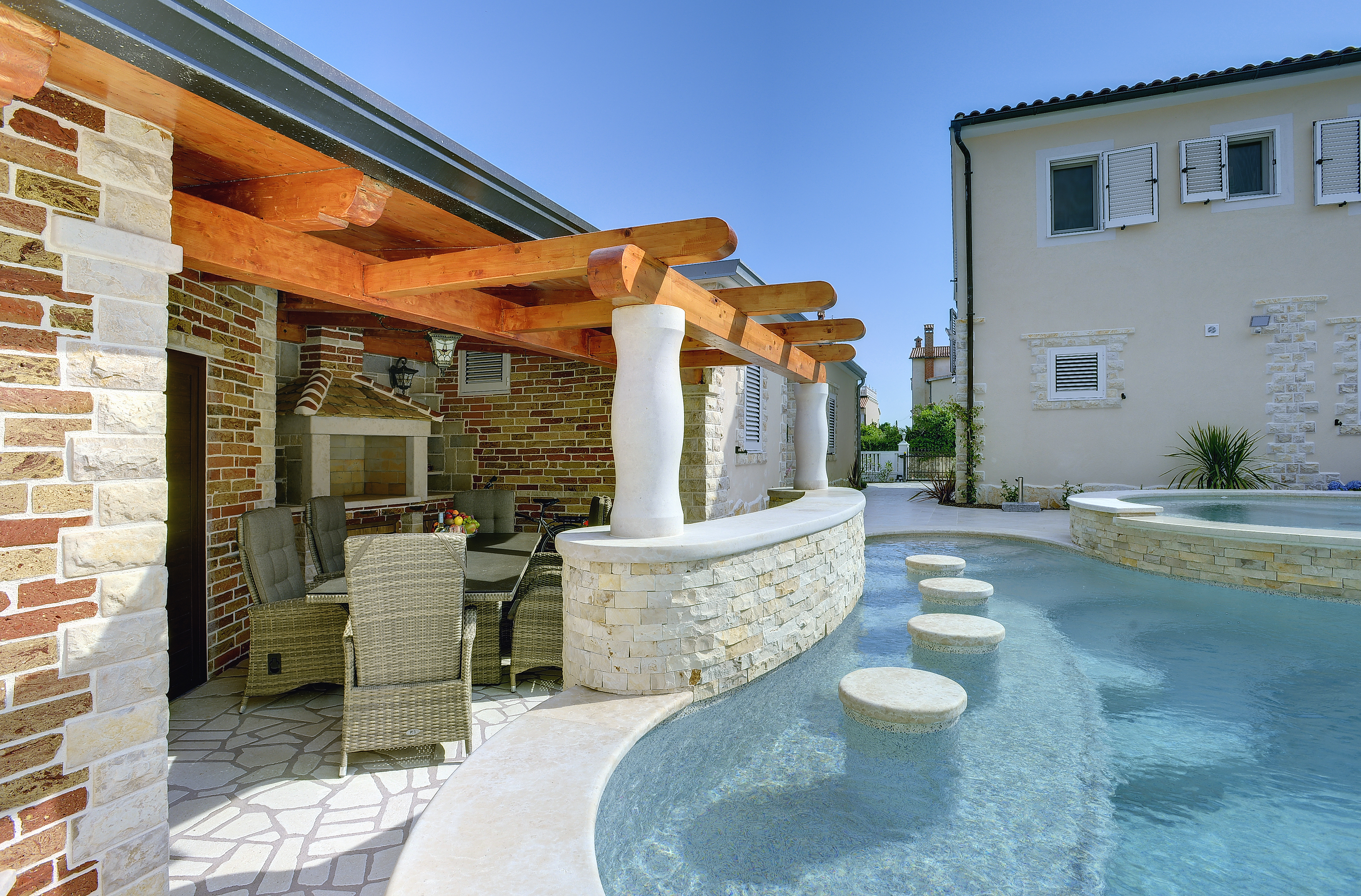 Sehr elegant  Villa  in Medulin mit Pool und Hydromassage