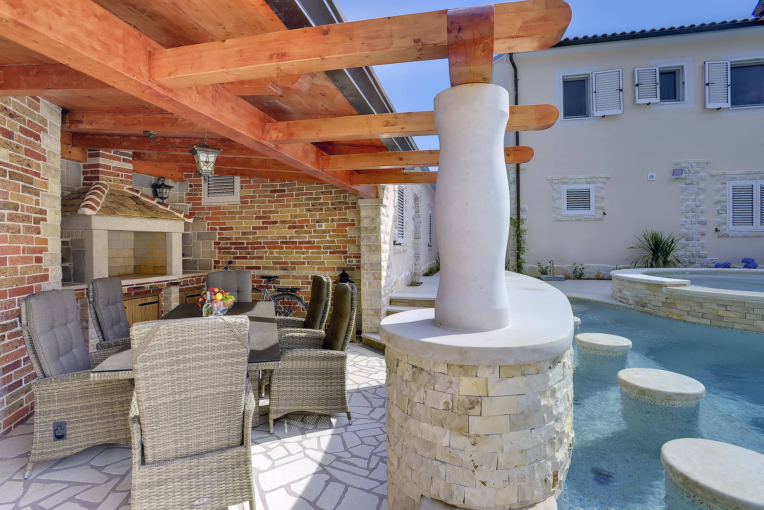 Sehr elegant  Villa  in Medulin mit Pool und Hydromassage